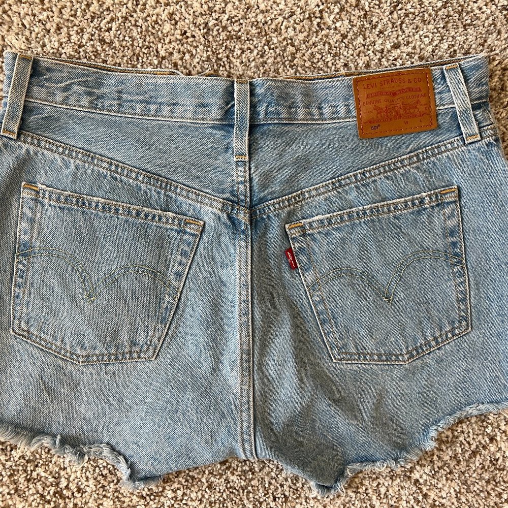 501 Light Stone Wash High Rise Distressed Denim Shorts Size 29